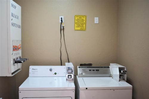 Super 8 by Wyndham Galveston image 10
