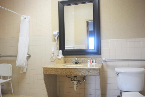 Super 8 by Wyndham Galveston image 14
