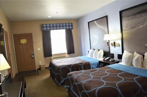 Super 8 by Wyndham Galveston image 18