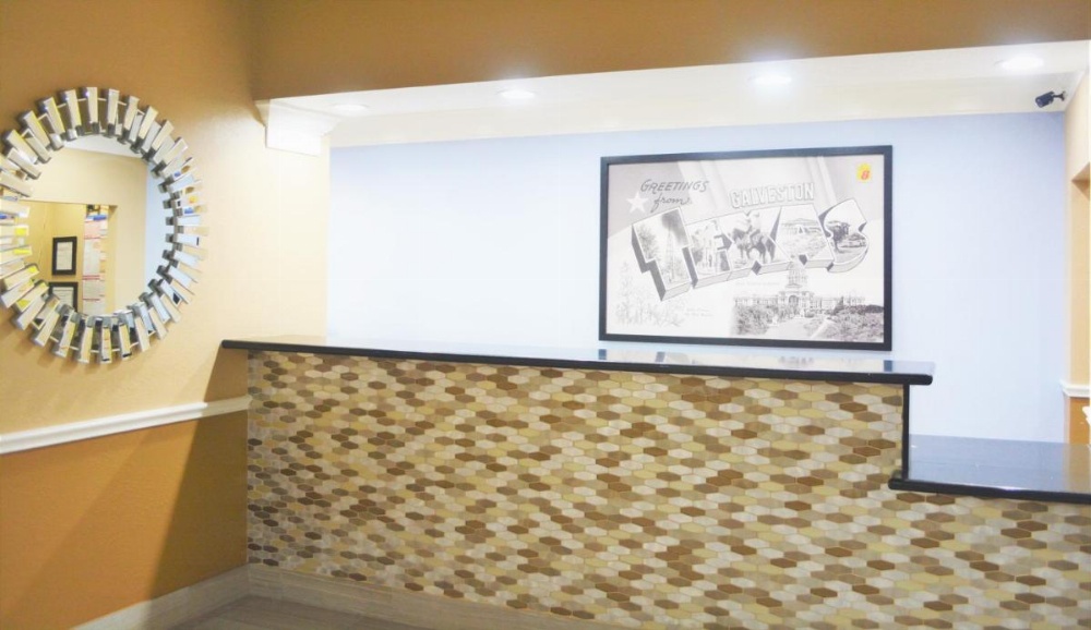 Super 8 by Wyndham Galveston Image 20