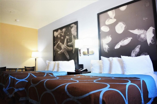 Super 8 by Wyndham Galveston image 21