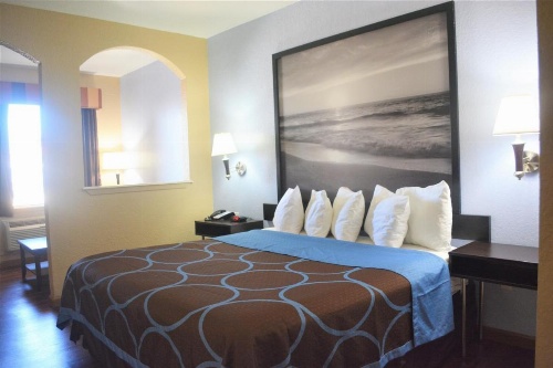 Super 8 by Wyndham Galveston image 23
