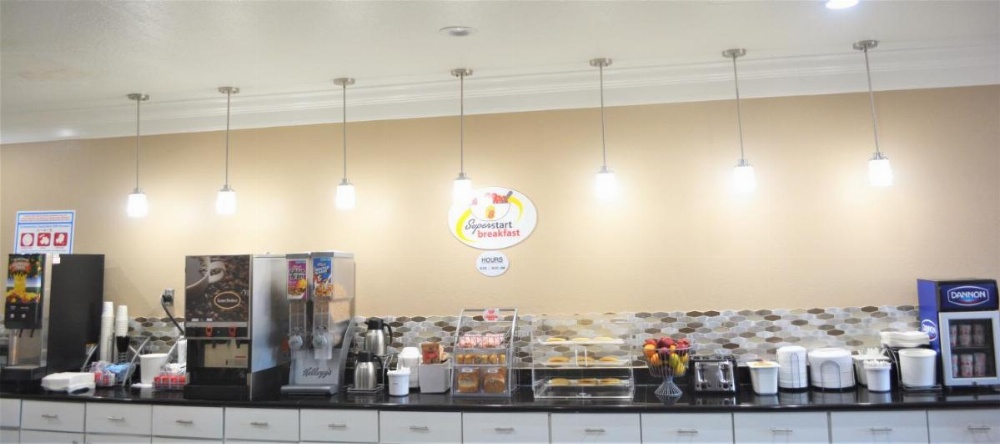 Super 8 by Wyndham Galveston Image 26