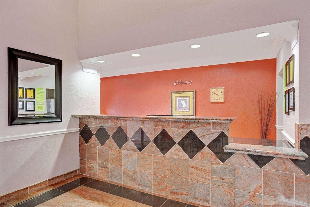 Super 8 by Wyndham Galveston Main image