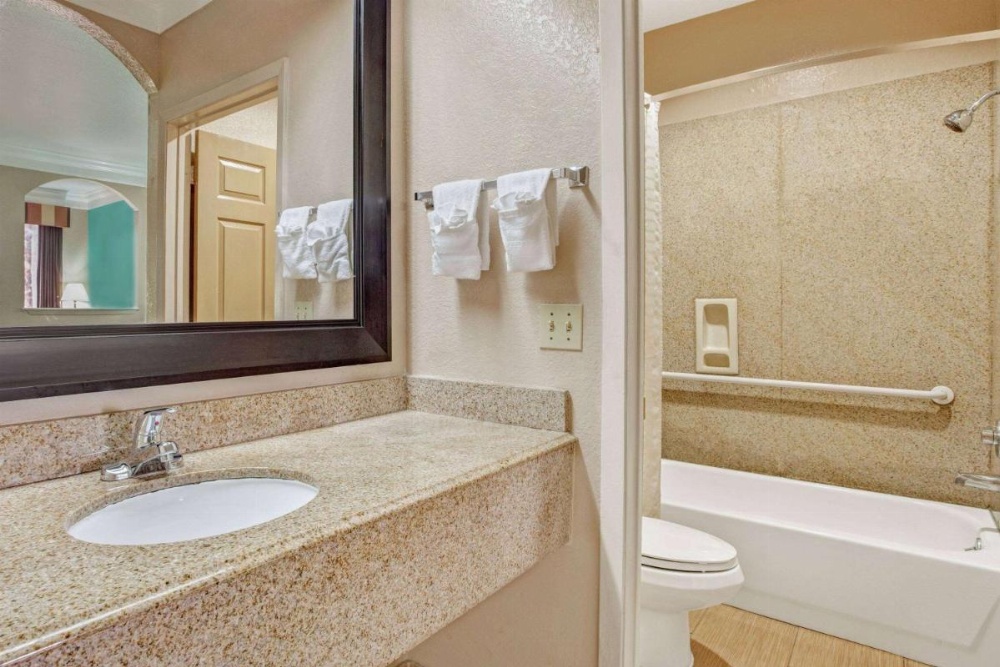 Super 8 by Wyndham Galveston